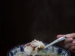 三鲜牛肉馄饨-老新隆牛肉锅贴(新街口店)