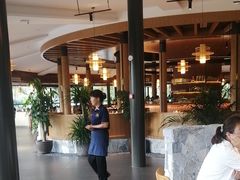 -茅草房·河畔园林火锅