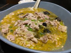 秘制酸汤肥牛-鹿港小镇(霄云店)