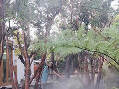 -Chom Cafe and Restaurant