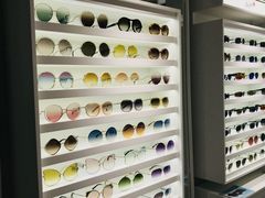 -目艮眼镜SHOWROOM(品牌集合店)