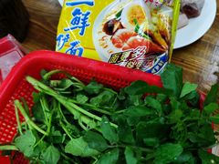 -广味炭炉鸡煲(宝业路分店)