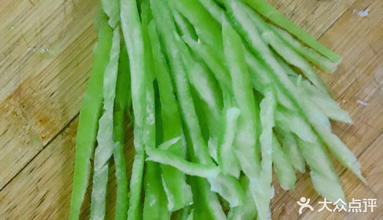 多吃菌类好处多，好吃的金针菇炒肉丝
