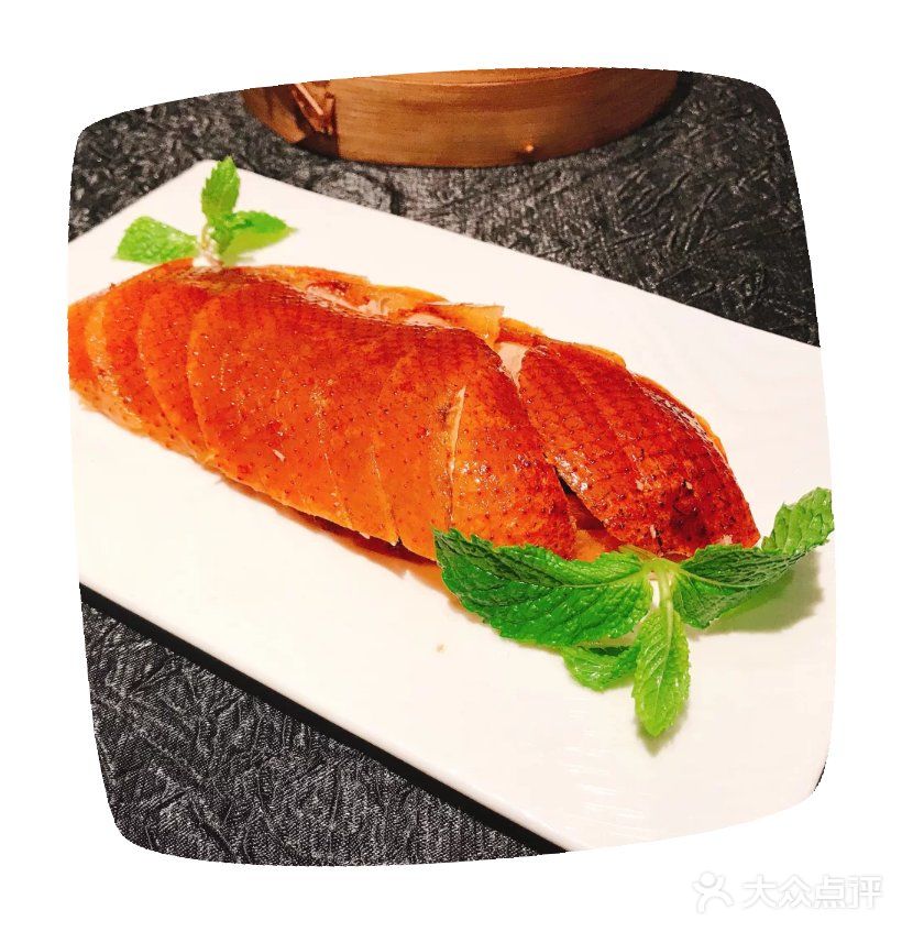 进店就有高大尚的风格，最主要吃饭吃的舒服，菜量够