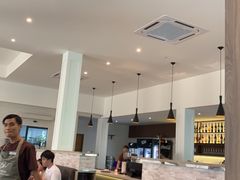 -Chom Cafe and Restaurant