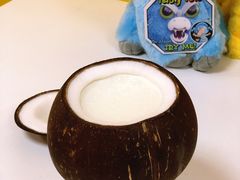 -志龙皇冠吃货椰子铺