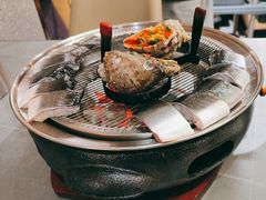 -围炉肉舍•炭烤活鳗•丹东海鲜烤肉(步行街店)