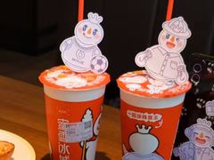 -蜜雪冰城(万达广场外B号门门口外集装箱店)