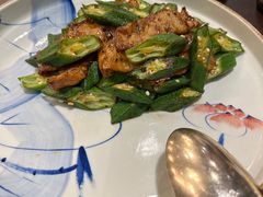 头抽炒秋葵黑豚肉-广州文华东方酒店·江-由辉师傅主理