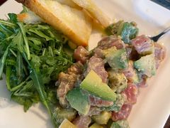 金枪鱼牛油果塔塔配吐司角-羽深肉铺 Steak & Wine