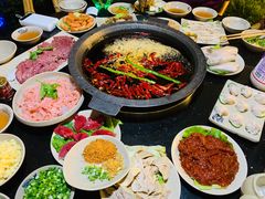 全家福-茅草房·河畔园林火锅