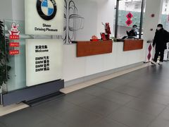 -上海宝信宝马4S店