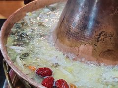 -果松木炭酸菜铜火锅·外婆参鸡汤