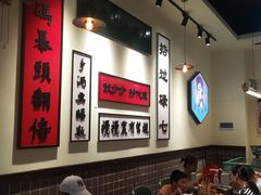 大堂-何妹湿辣牛肉·粤式烧烤砂煲(桂雅路店)