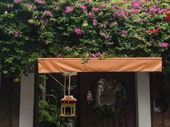 -Cuc Gach Quan Restaurant