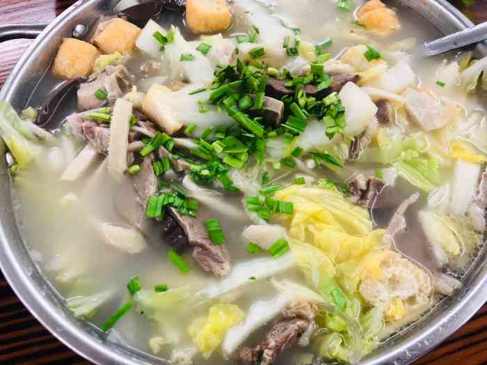 日打分在我家旁边 [薄荷]环境: 在臧书羊肉店里这个算是环境蛮好的了