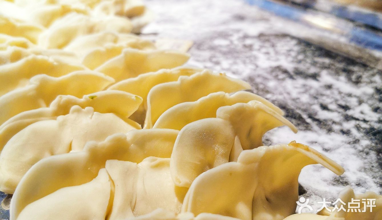 我在店里坐了两个小时，来来去去很多上了年纪的朋友