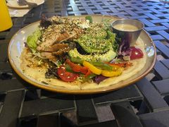 照烧鸡肉配牛油果拉法沙拉-HELLO 27 意面·沙拉·帕尼尼