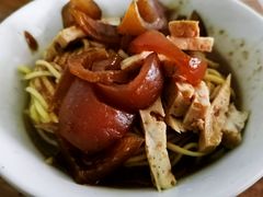 -松树干拌面店