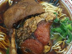 本帮酱鸭腿面配爆鱼-吴茂兴本帮面(百色路店)
