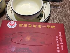 餐具摆设-宣威年猪饭·二十年云南家常菜·特色小炒肉(金碧店)