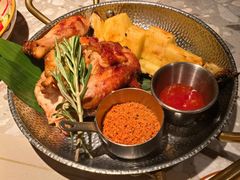 香草烤鸡配菠萝-J·one Bistro吉萬酒厨·牛排