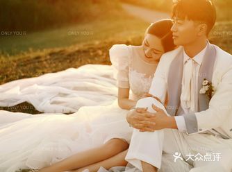 夕阳西下清新简约婚纱照