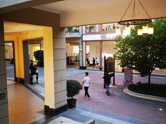 -王府井奥莱临潼小镇(临潼店)