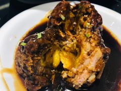 鸭蛋黄狮子头-梅飞酒家(名辉豪庭店)