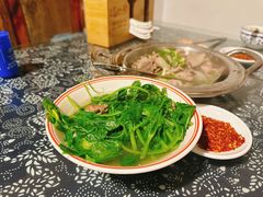 烫豌豆尖-冯四孃跷脚牛肉·非物质文化遗产店