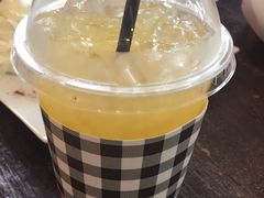 -莓园冰淇淋店
