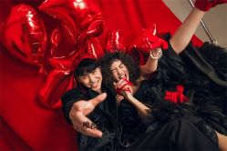 俏皮可爱-巴黎婚纱摄影工作室