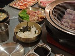 -围炉肉舍•炭烤活鳗•丹东海鲜烤肉(步行街店)