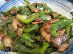 土猪肉炒辣椒-老板很二(吉大店)
