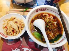 -呷佬·长沙手工米粉(金沙江路店)