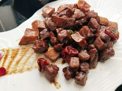 鲍菇炒牛肉粒-湖锦酒楼·32年地道湖北菜(光谷店)