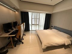 -荷逸唐电竞酒店(上海惠南地铁站店)