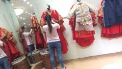 -觅白婚纱礼服馆
