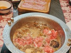 -牛YO寿喜烧·铁板烧和牛火锅自助(市府恒隆店)
