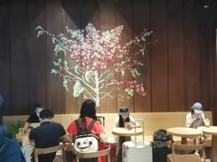 大堂-星巴克(广州南站A18检票口楼上)