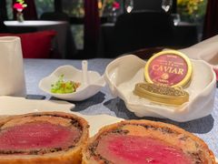 惠灵顿牛排-弦月窗LUNETTE BY AMANDA(复兴路店)