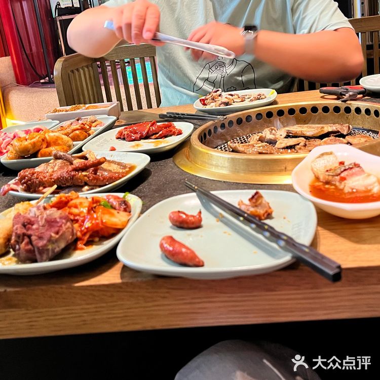 一个烤肉的店，奶茶真的牛逼！！！