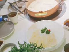 -洪氏嗨捞·广东猪肚鸡·椰子鸡火锅(西咸万象城店)