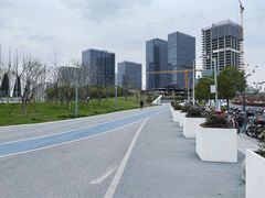-东方体育中心(地铁站)