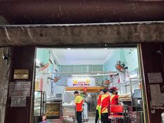 -Bánh Mì Huynh Hoa