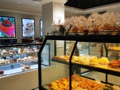 面包甜点陈列柜-红房子西菜馆(淮海中路店)
