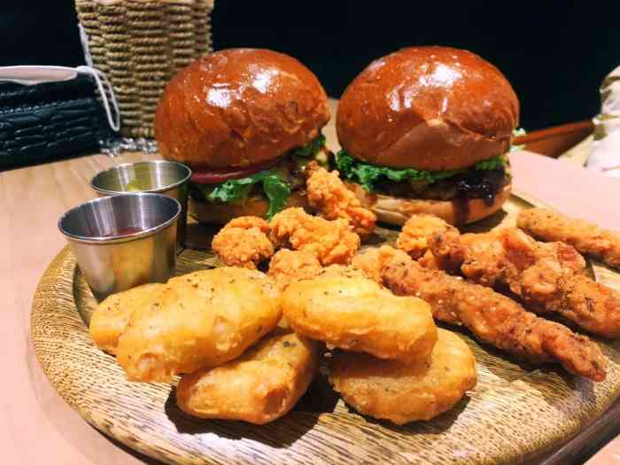 black sheep手工汉堡-"「瀑布汉堡」非常好吃 食材新鲜 味道很好.