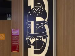 -麦当劳(上海虹桥站30B检票口楼上)
