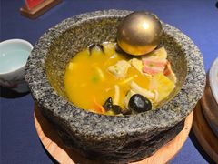 维园特色石锅豆腐-维园悦谱·海派家常菜(乌鲁木齐南路店)