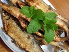 香酥油炸白鱼-微山湖湖畔好客居鱼馆渔家菜(微山湖风景区店)